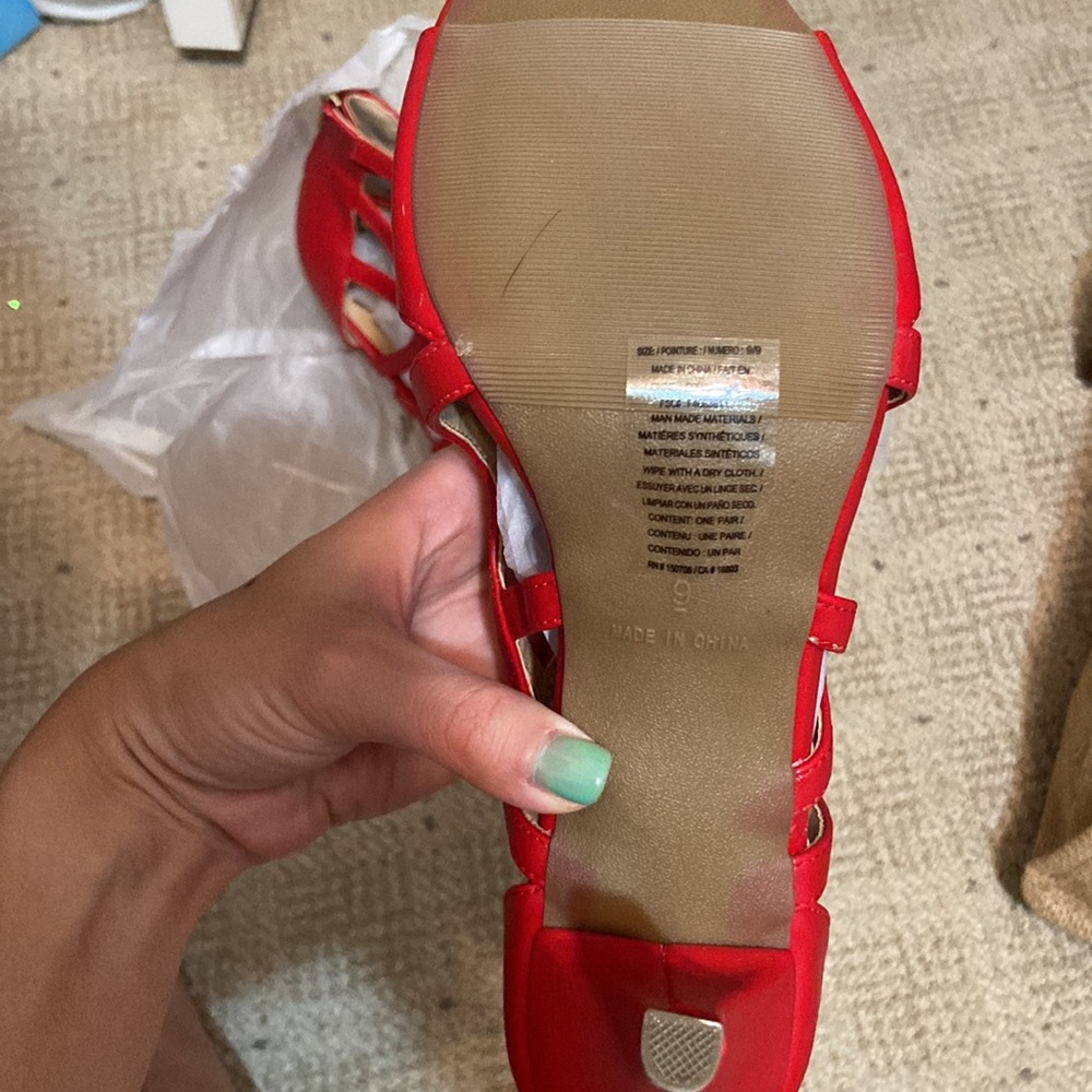 Red heel - Picture 3 of 5